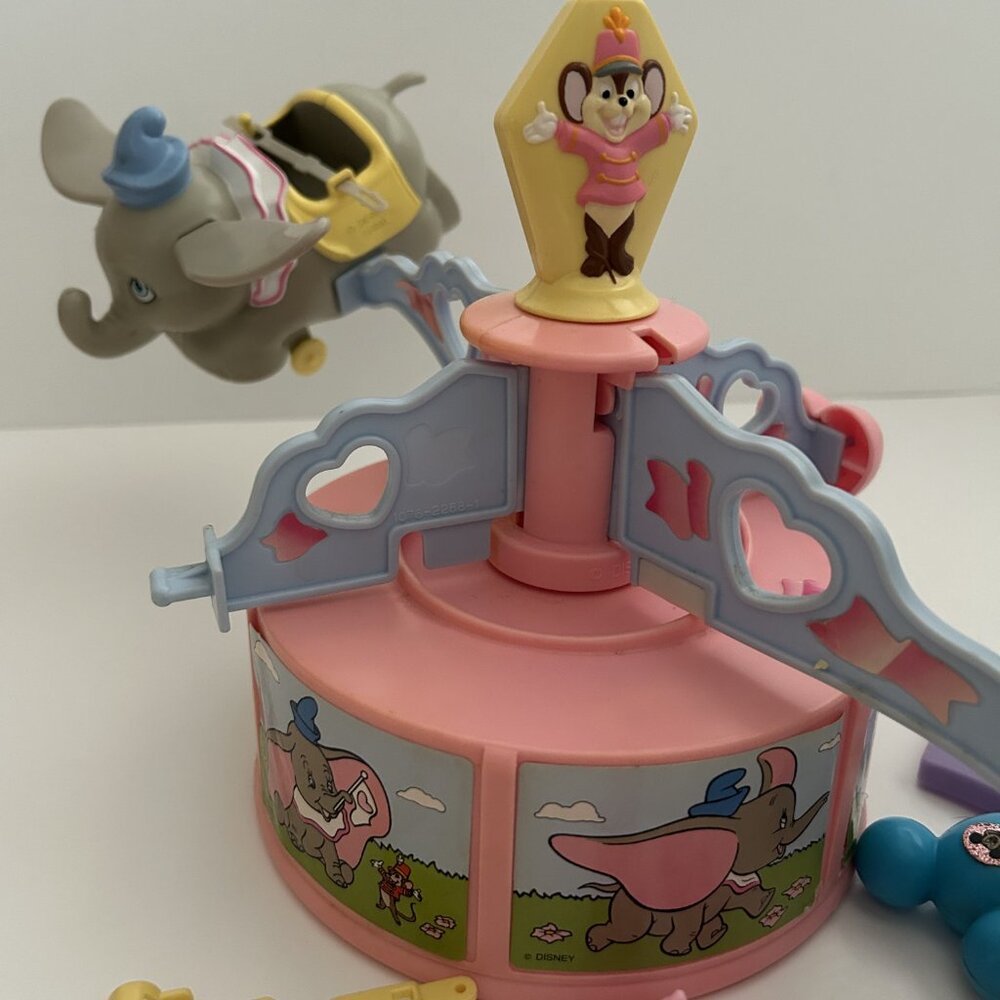Heart Family Visits Disneyland Park 1989 DUMBO RIDE #1076 2058 Mattel; Working! - Picture 2 of 8